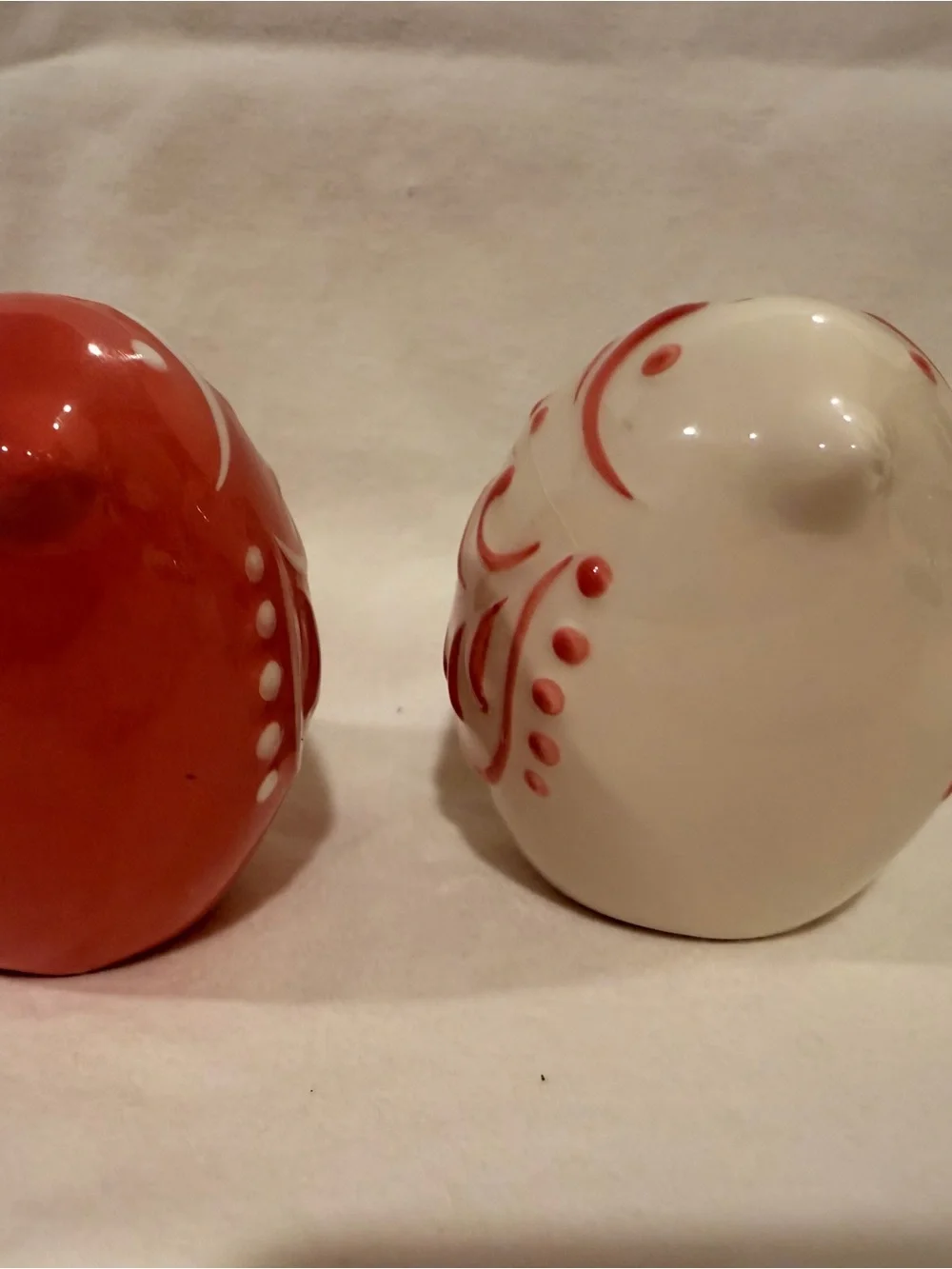 Decorative Ceramic Bird Salt and Pepper Set — White and Red